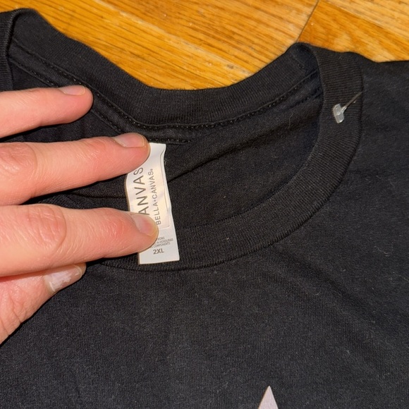 Iliza Shlesinger / Apparel / T-Shirt / BACK IN ACTION TOUR (Short Sleeve/Blk) - Picture 4 of 5